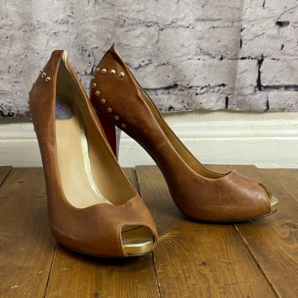 DMSX Donald Pliner Latoya size 8M tan stilettos